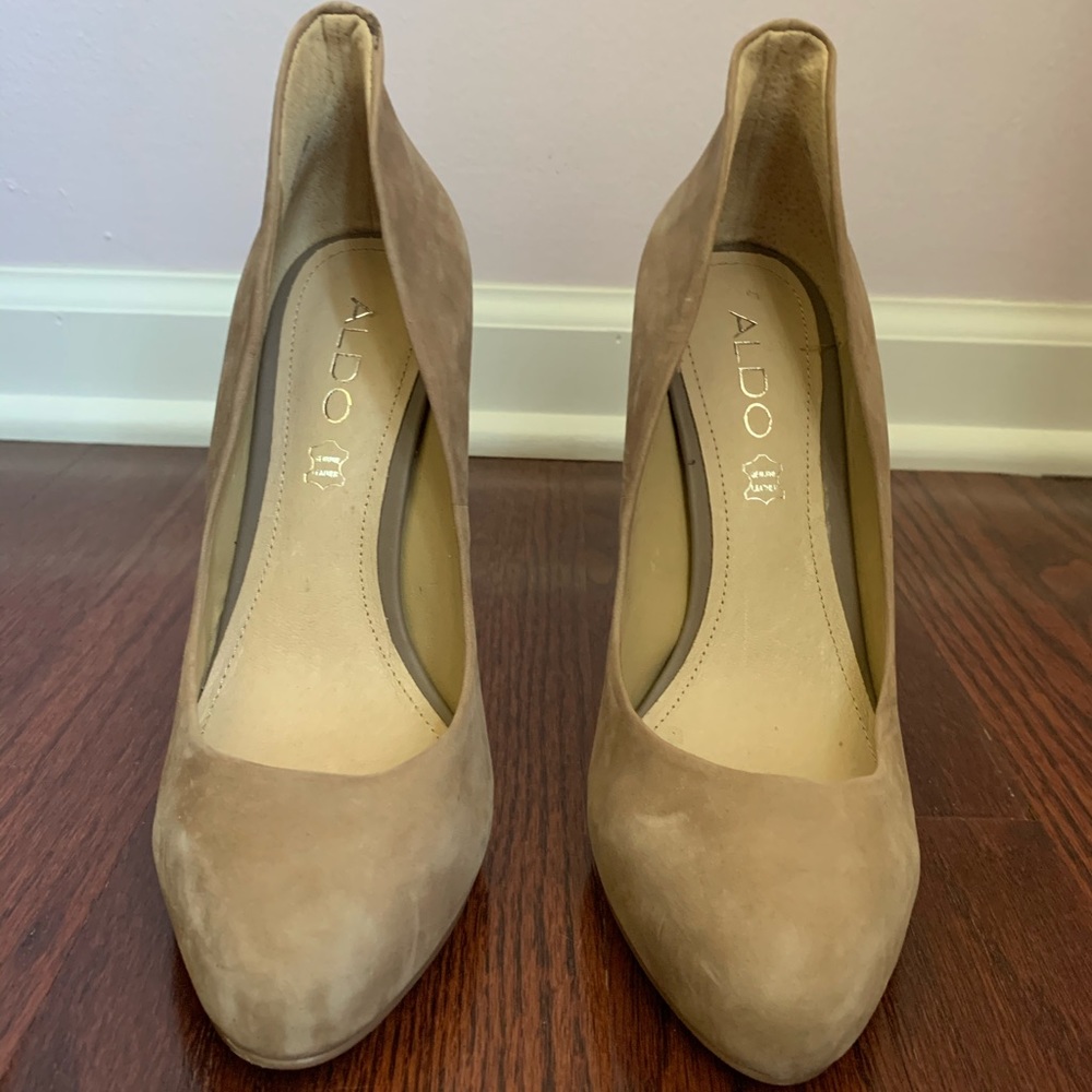Also tan suede high back pump size 36